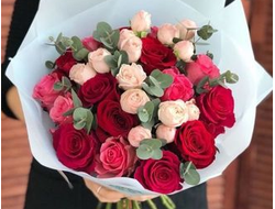 Букет роз с эвкалиптом "Я люблю тебя"