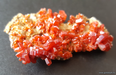 Ванадинит на породе. Марокко. 56*36*14 мм