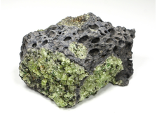 Хризолит (Перидот, Оливин) кристаллы на породе, США (70*50*30 мм, 103 г) №27238
