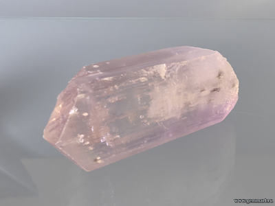 Кунцит (разн. сподумен). Афганистан. 69*30*15мм