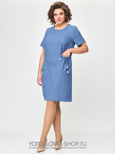 Женское платье прямого силуэта в голубом цвете