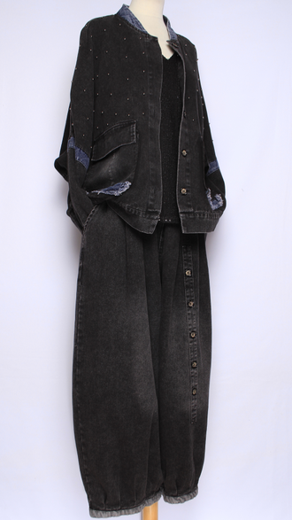 Джинсовка-бомбер "Металлические бусины" синяя, черная р.48-54