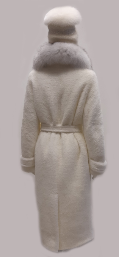 Пушистое пальто для женщин белое с меховым воротником фото