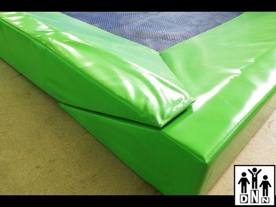 Скошенные маты 20 см на батут 5х5 м ширина мата 0,5м DNN