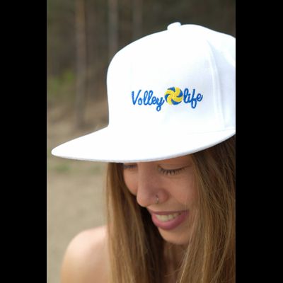 Кепка с прямым козырьком белая (Логотип Volleylife) (модификация 2)