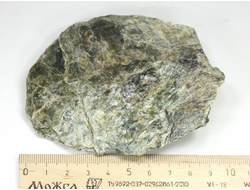 Серпентин, необработанный, дикий образец, Россия, КЧР, Урупский район (98*78*18 мм, 129 г) №37612