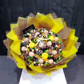 Букет из шоколадных цветов с сухофруктами