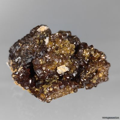 Андрадит (разн. гранат) и кварц. Россия. 50*32*30мм