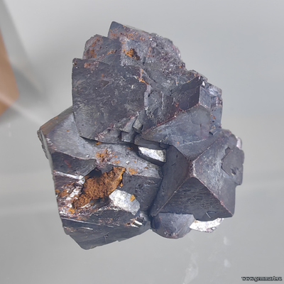 Куприт, сросток кристаллов. Россия. 31*30*31мм