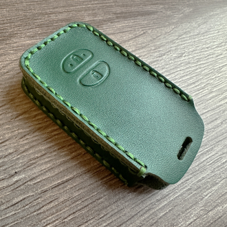 Зелёный чехол для ключа Toyota LC200, Prius, Prado, Yaris, IQ, Corolla,Vitz (2 кнопки)