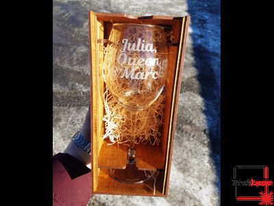 Бокал Queen с 8 марта в подарочном боксе