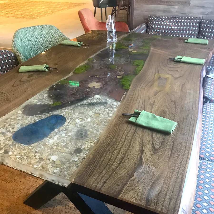 Стол-река банкетный с тематической заливкой "Африка". Работа spilcenter.com для сети семейных кафе "Андерсон", г. Москва