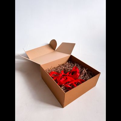 Огромная подарочная коробка GILEV 45х45х20см с красной лентой и наполнителем крафт