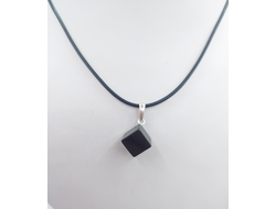 Кулон из черного янтаря "Кубик"