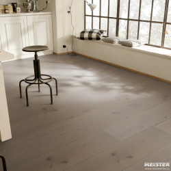 Паркетная доска Meister Дуб Аутентик Серая глина 8901 в интерьере