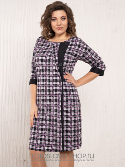 Теплое трикотажное платье полуприлегающего силуэта