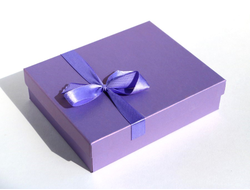 Футляр картонный с лентой на крышке 134*107*35 мм №10669