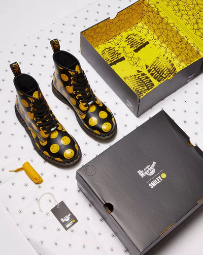 Ботинки Dr Martens 1460 Smiley Black