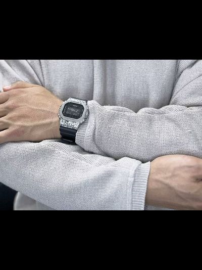 Часы Casio G-Shock GM-5600GC-1