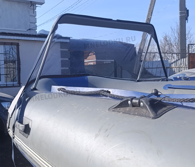 Тент носовой прозрачный Лоцман М-380 вид из лодки