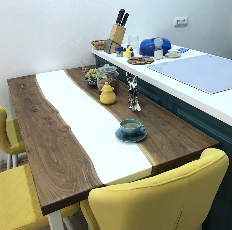 Стол-река из карагача белого цвета. Работа spilcenter.com. г.Москва