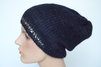 Черная тонкая удлиненная шапка с украшениями Vizio Италия 5872 CLO