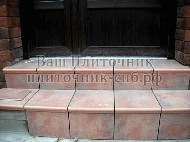 Облицовка фасада дома  и ступеней клинкерной плиткой.