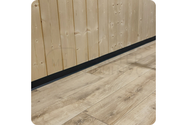 Премиальное качество в каждой детали
Изысканный черный плинтус Dollken WLK 50 с надежным клеевым слоем. Безупречное прилегание и долговечность. Превратите обычный пол в дизайнерское решение.