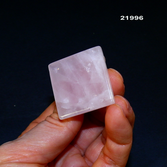 Розовый кварц натуральный (пирамида) арт.21996: 26,1г - 30*30*25мм