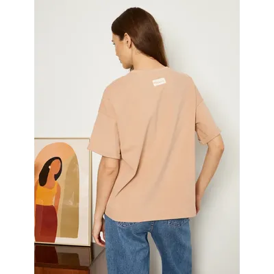 ЖЕНСКАЯ ФУТБОЛКА БЕЖЕВАЯ "ДАРИ"