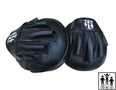 Лапы боксерские вогнутые натуральная кожа с открытыми пальцами DNN