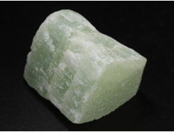 Кальцит фисташковый (зеленый), необработанный образец, Пакистан (35*32*30 мм, 61 г) №38060