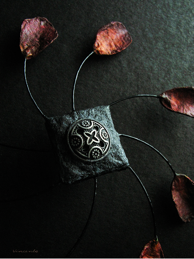 Вихрь Прошлого. Украшение в готическом стиле - необычная брошь по мотивам сериала &quot;Ravenswood&quot;