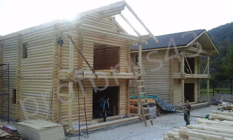 Строительство гостиничного комплекса в городе Сочи, оцилиндрованное бревно 200-го диаметра
