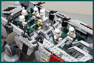 # 10195 Республиканский Десантный Корабль с «Шагоходом» AT–OT / Republic Dropship with AT–OT (2009)