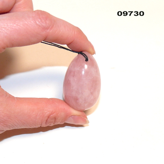 Розовый кварц натуральный (яйцо) арт.09730: с отв. ~35г ~40*25мм