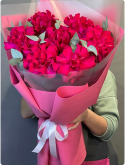 Букет из 7 ярких французских роз