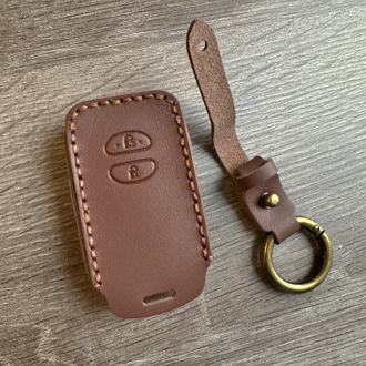 Коричневый чехол для ключа Toyota LC200, Prius, Prado с 2 кнопками (2009-2017)