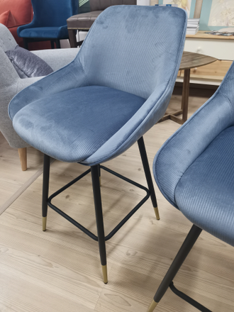 Полубарный стул цвет серо-синий на металле с золотыми наконечниками