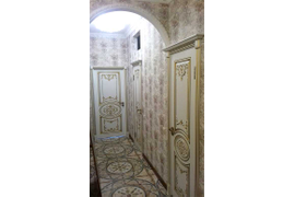 Три двери в коридоре