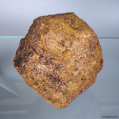 Альмандин (разн. гранат). Россия. 85*60*65г