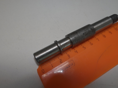 Ось блока шестерней кпп Вятка