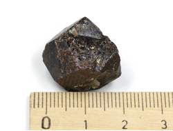 Гранат Альмандин кристалл, Россия, Кольский п-ов (19*19*14 мм, 11,2 г) №25661