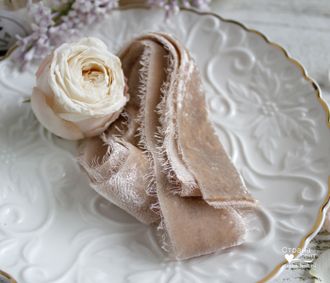 Бархатная лента Beige Rose Velvet 3 см от производителя "Страна лент"