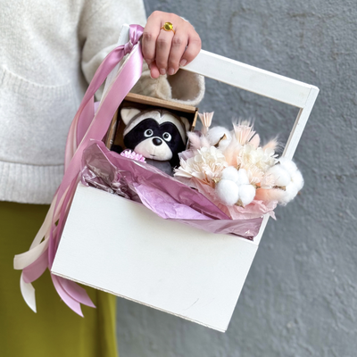 Подарочный ящик Крошка Енот с букетиком