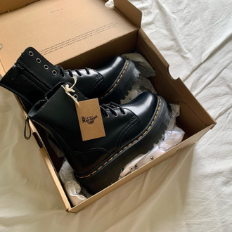 Dr. Martens Jadon Smooth