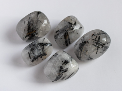 Кварц с черным турмалином (шерл) галтовка в ассортименте, Бразилия (27-32 мм, 17-21 г) №21385