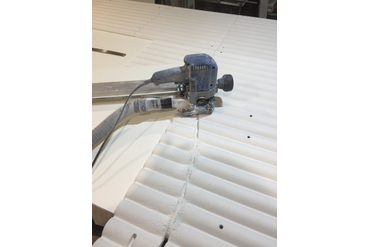 С помощью фрезера и направляющей, как циркулем, были вырезаны окружности нужного размера.