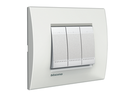 Bticino LNA4803BI Рамка 3 модуля квадрат пластик белый