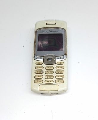Неисправный телефон Sony Ericsson T290i (нет АКБ, нет задней крышки, не включается)